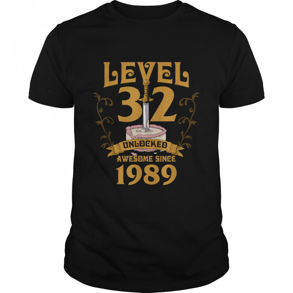 Level 32 Unlocked Gamer Age 32 1989 Birthday Age 32 Bday shirt Classic Men's T-shirt