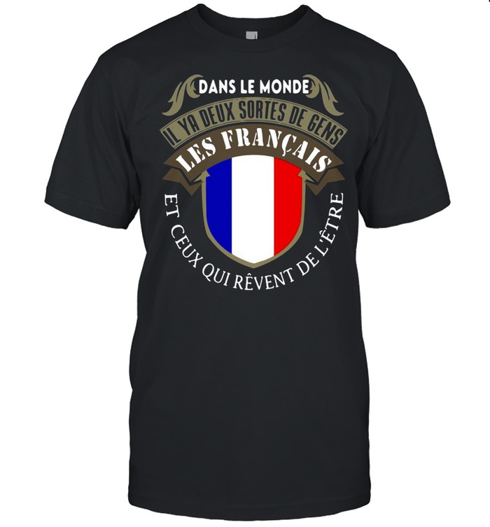 Dans Le Monde Il Ya Deux Sortes De Gens Les Français Et Ceus Qui Revent De L’etre T-shirt Classic Men's T-shirt