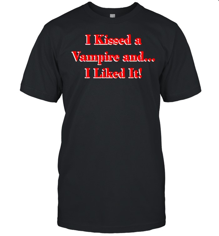 I kissed a vampire and I liked it shirt Classic Men's T-shirt