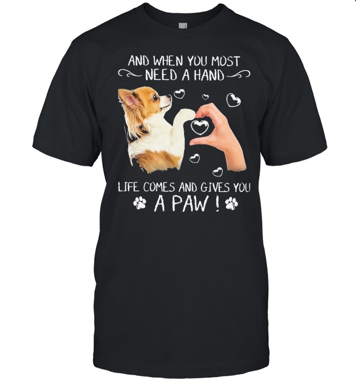 Chihuahua and when you most need a hand life comes and gives you a paw shirt Classic Men's T-shirt