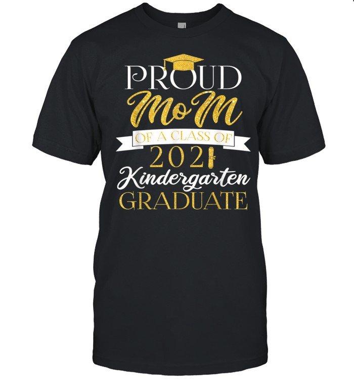 Proud Mom Of An Awesome Kindergarten 2021 Graduate shirt Classic Men's T-shirt