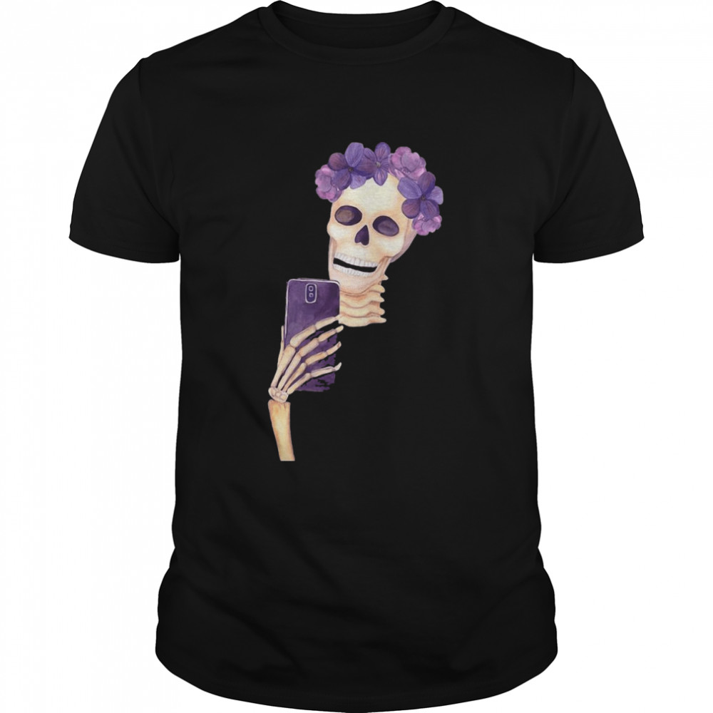 Skeleton Taking Selfie Halloween T-shirt Classic Men's T-shirt