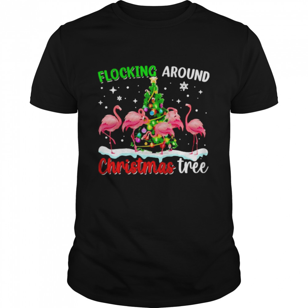 flamingo flocking around Christmas tree shirt Classic Men's T-shirt
