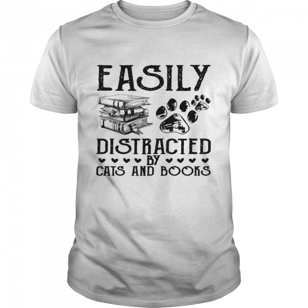 Easily distracted by cats and books shirt Classic Men's T-shirt