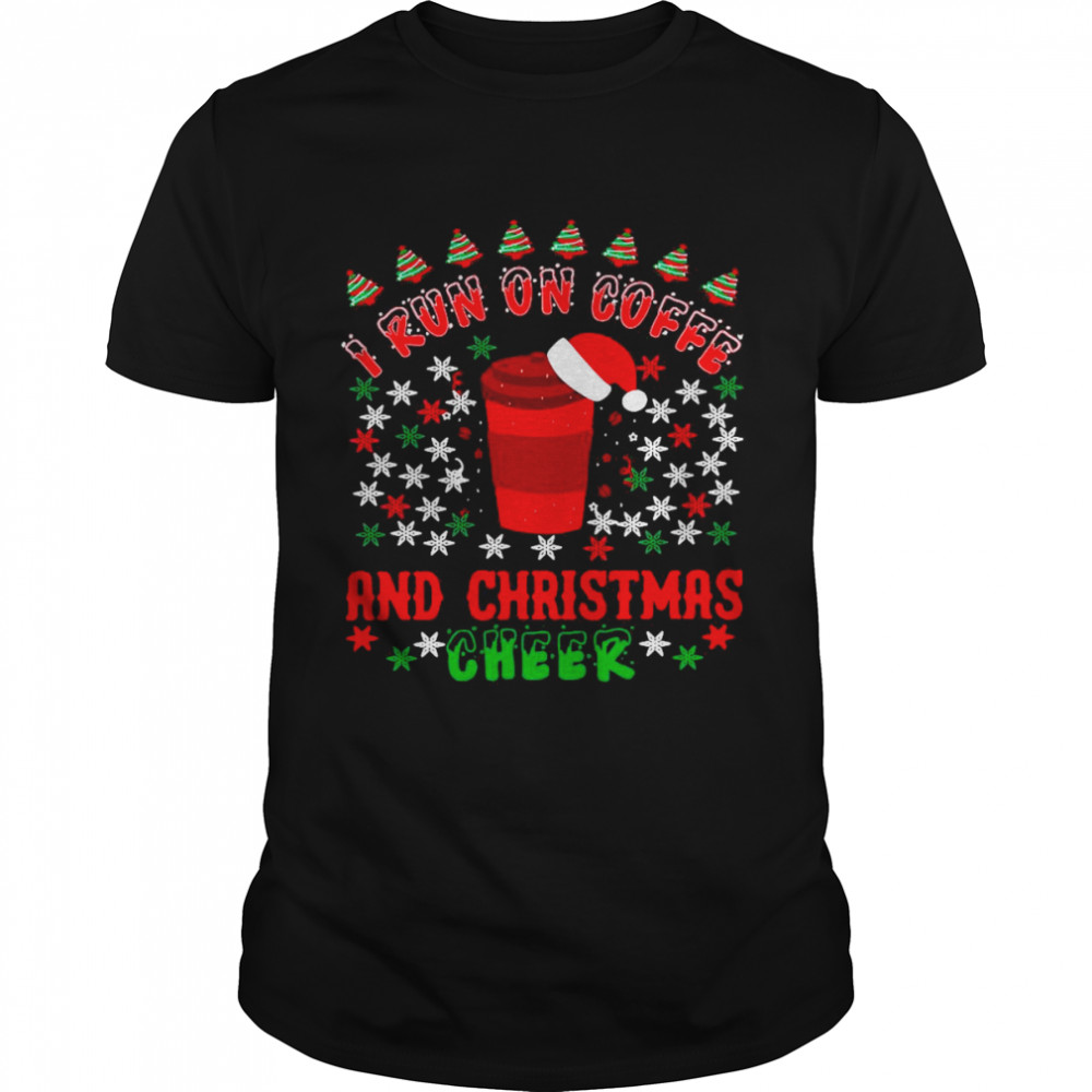 I Run On Coffee And Christmas Cheer Matching Family Pajamas T-shirt Classic Men's T-shirt