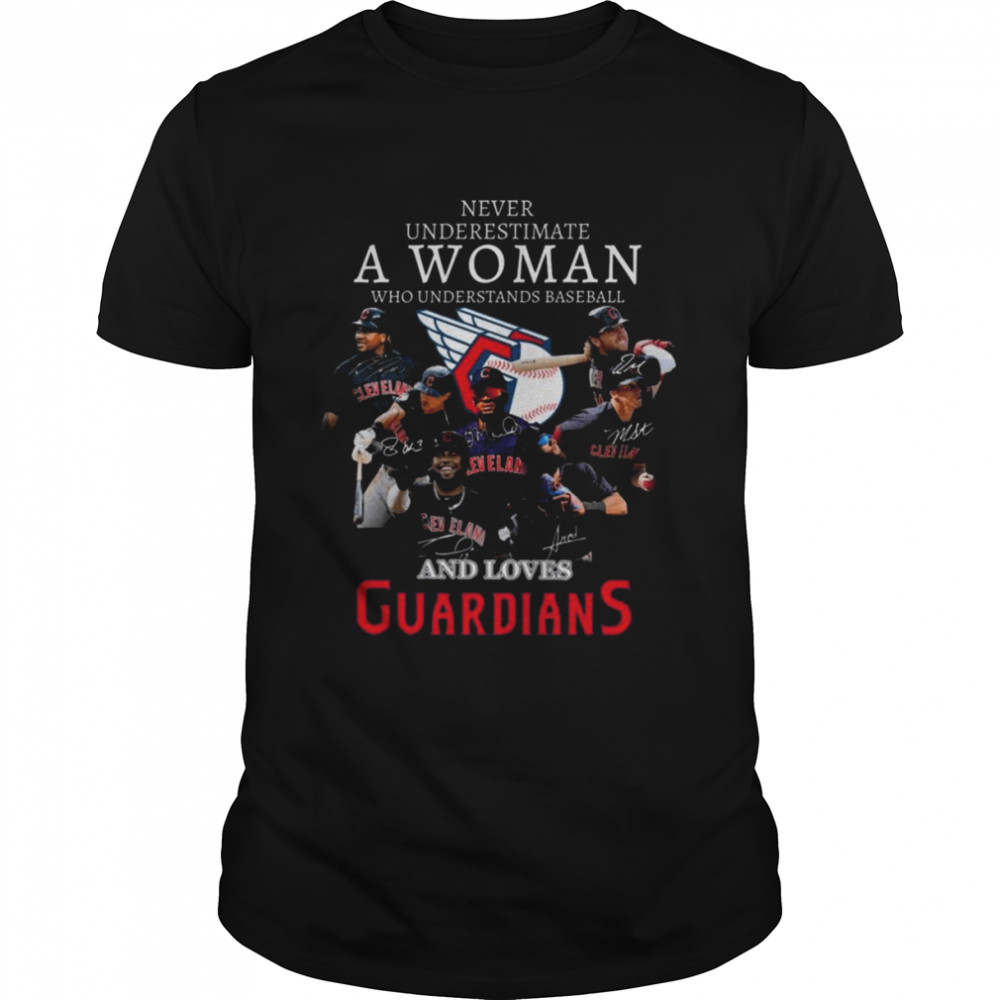Never underestimate a Woman who understands baseball and loves Cleveland Guardians 2022 signatures shirt Classic Men's T-shirt