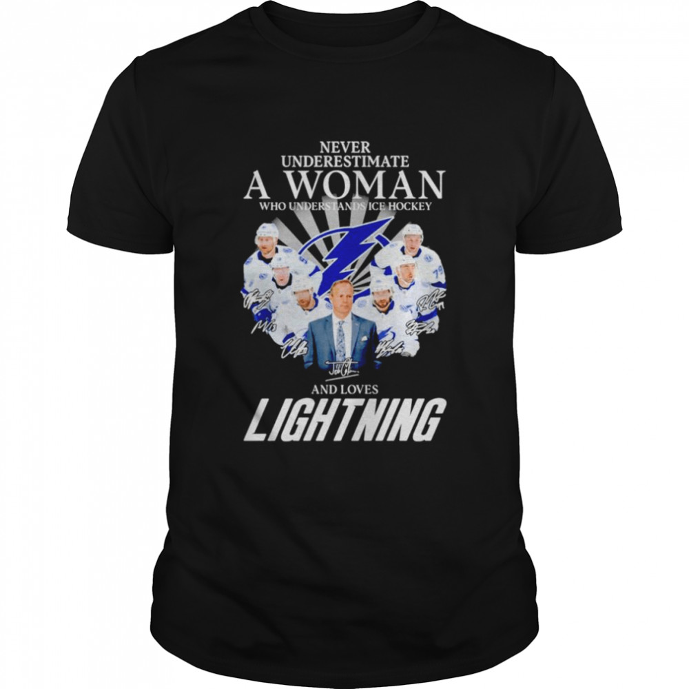 2022 never underestimate a woman who understands ice hockey and loves Lightning signatures shirt Classic Men's T-shirt
